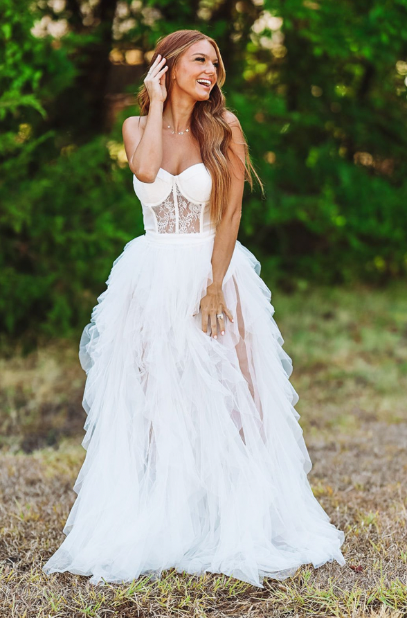 BRIDAL CLOTHES & OUTFITS