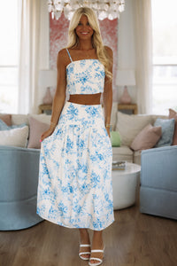 Hazel & Olive G7285UBP Stadium Florals Crop Top - Blue and White