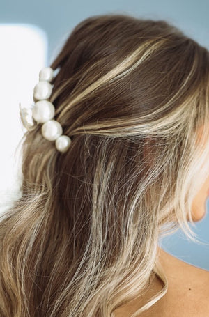 HAZEL & OLIVE Pearl Studded Hairclip - White